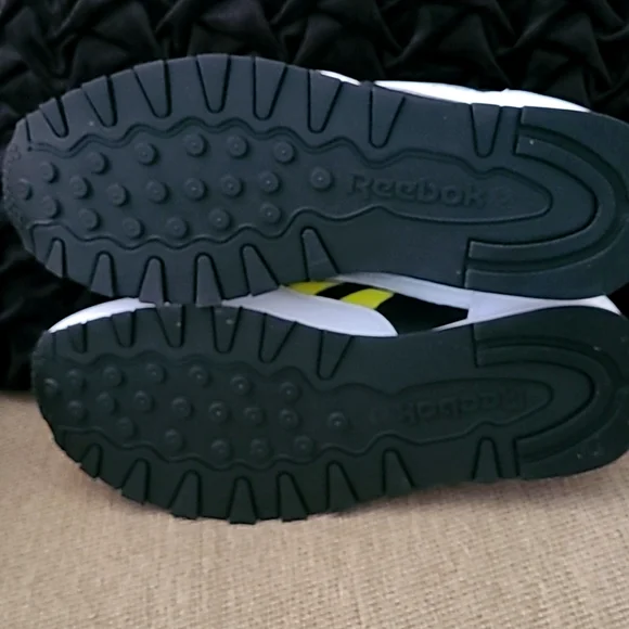 PUMA MEN CLASSIC LEATHER MARK RUNNING SHOES - www.gmf-gfpl.com display picture 2